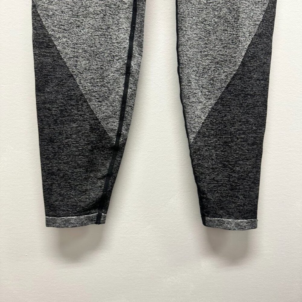 Victoria's Secret PINK High Waisted Seamless Yoga Leggings Gray Black Sz Medium - Picture 4 of 8